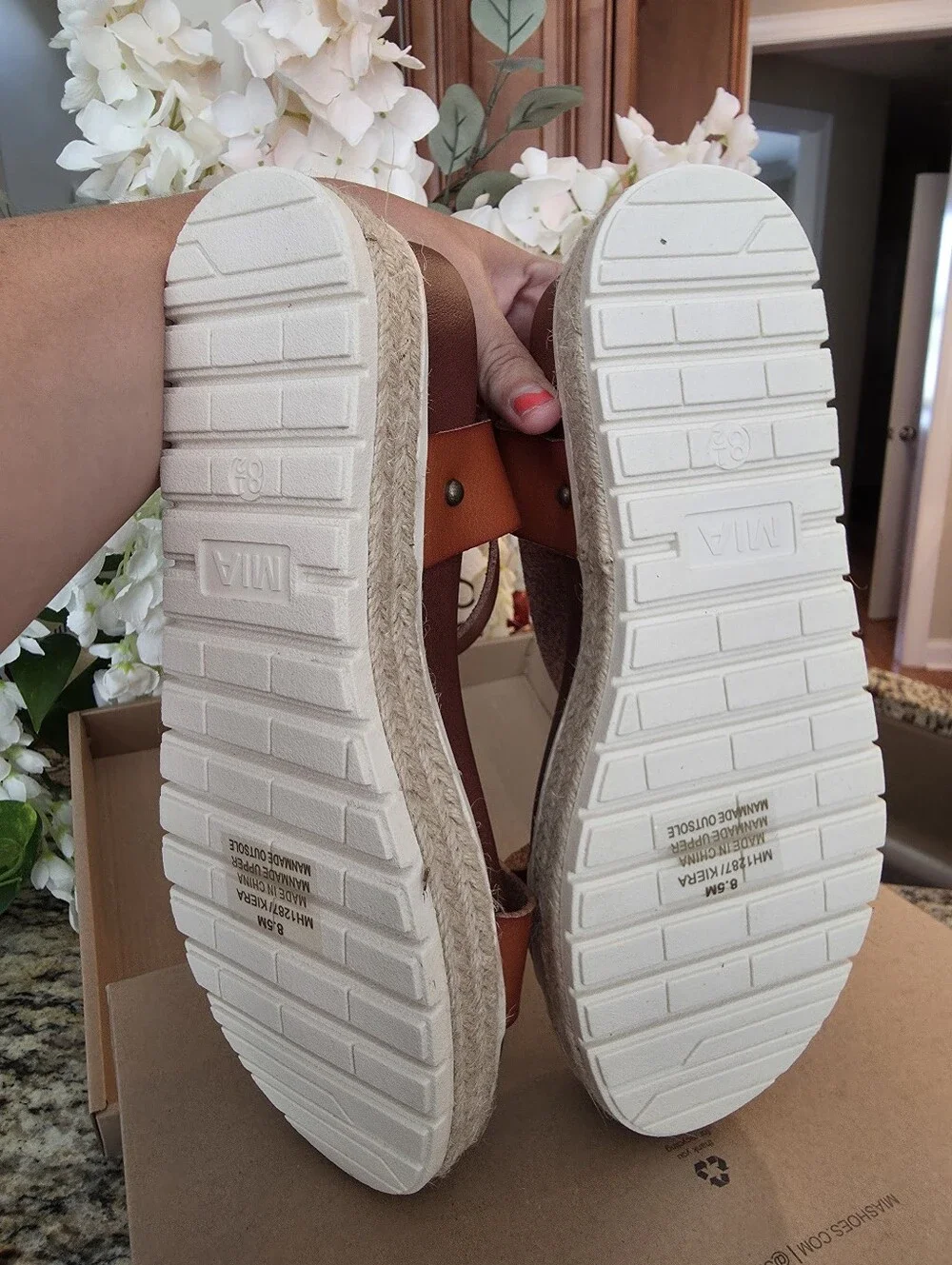New In Box MIA Women's Cognac Leather Platform Sandals Sz 8.5